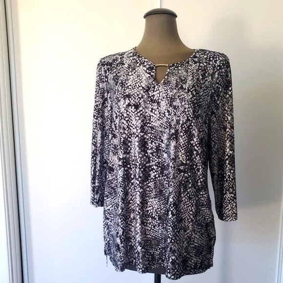 Emily Daniels Tops - Emily Daniels Women's Blouse Size L, B&W, Lightweight 3/4 Sleeve.